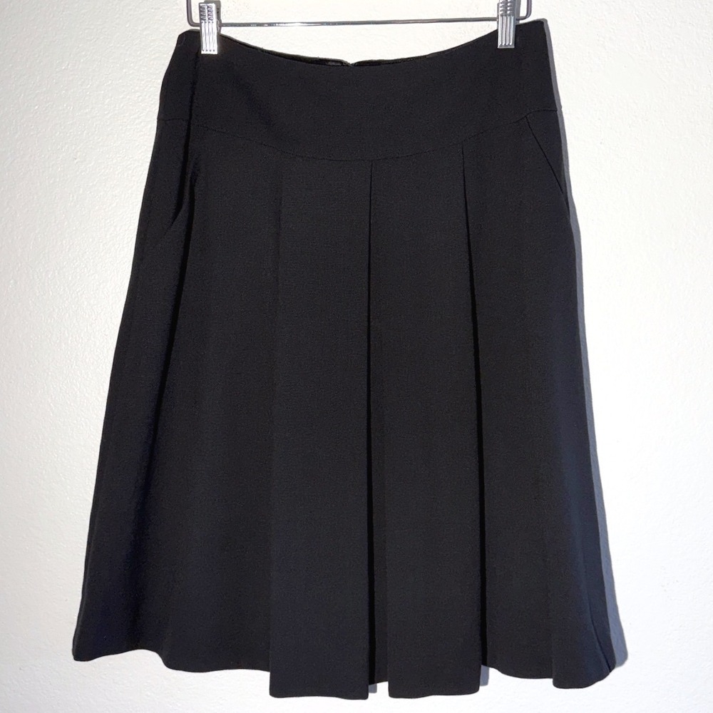 Tahari Black Pleated A-Line Skirt Size 10 Fully Lined Business Casual Pocketed